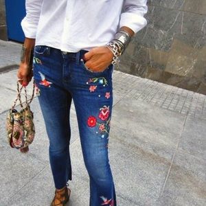 ZARA Floral Embroidery Flared Cropped Jeans size 2‎